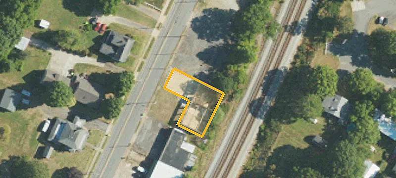 911 Main St