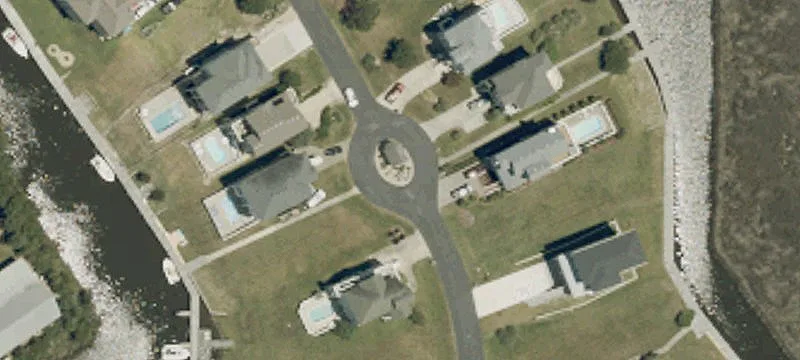 Peninsula Dr