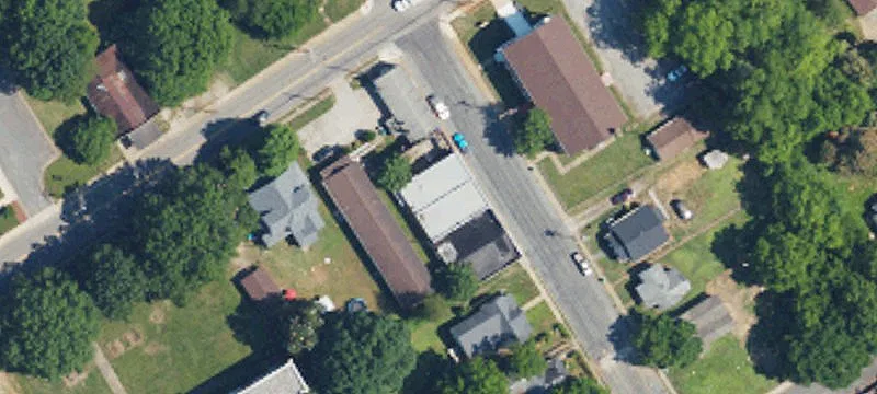 102 Henderson Es St