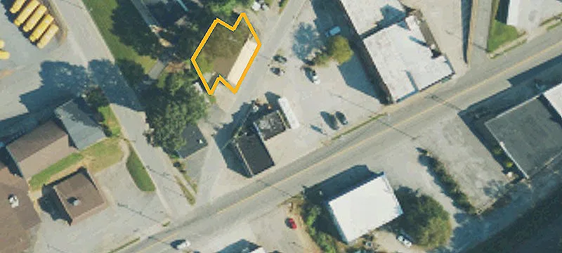 12 Maple Ave Off E Ct St St