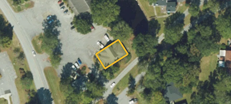 44 Shoreline Dr