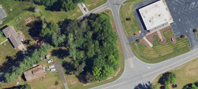 Lakecrest Rd