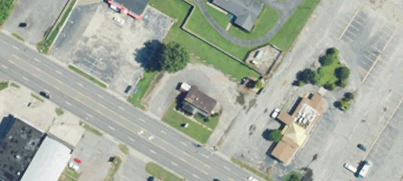 1221 Memorial E Dr