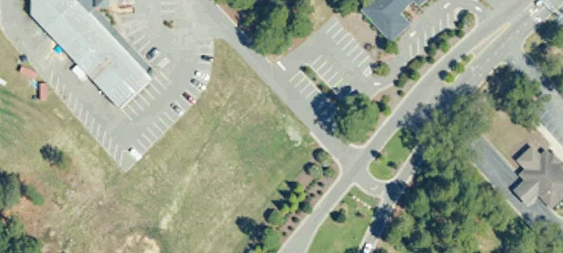 102 Lakeway Dr