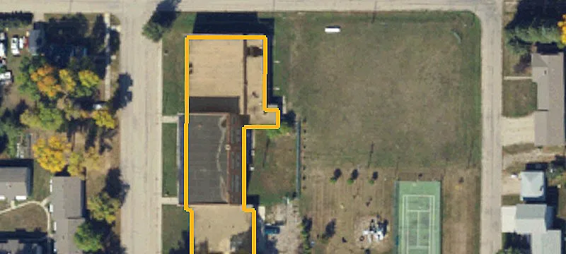 320 2nd E St
