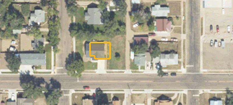 208 Park W Ave