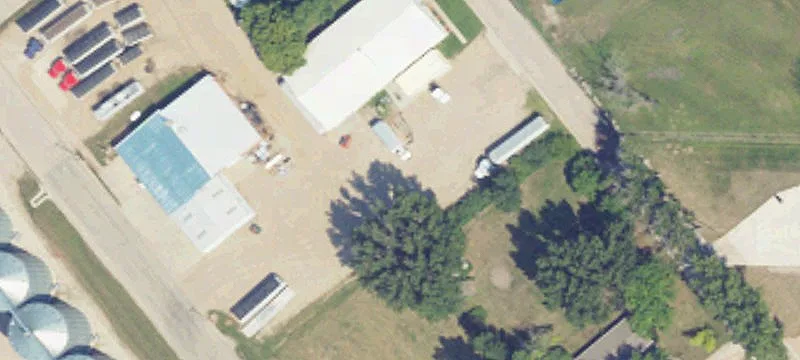 909 Railroad E Ave
