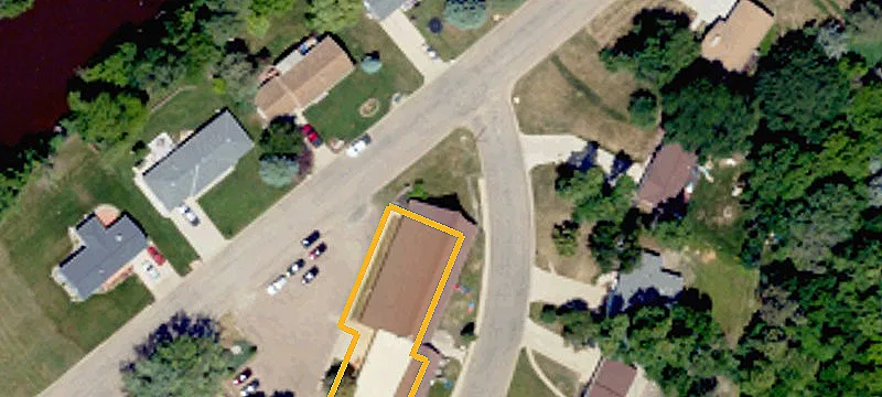 913 Riverview Dr