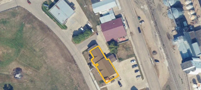136 Ctr S Ave