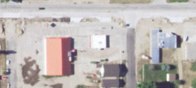 635 4th St
