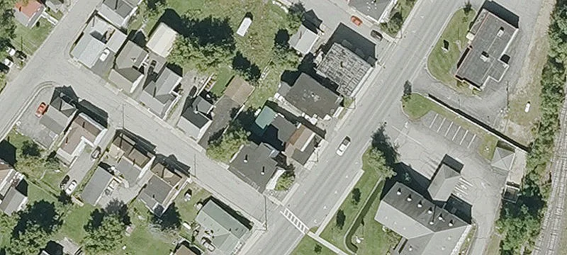 737 Main St