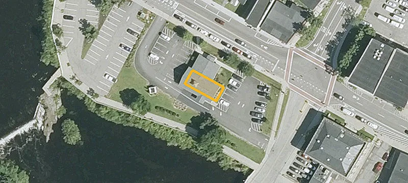 90 Main St