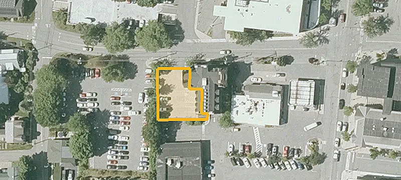 2 Maple St