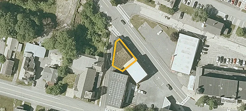 28 Main St