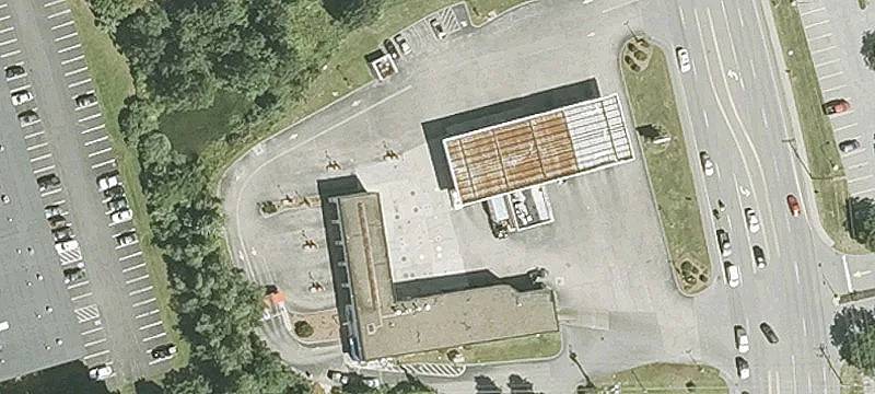 215 Lowell Rd