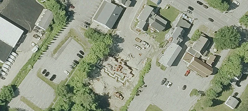 406 Main St