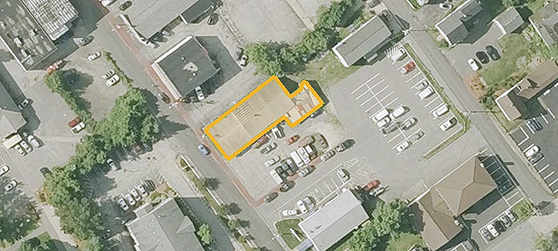 12 Railroad Ave