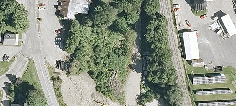 32 Railroad Sq