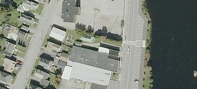 1363 Main St
