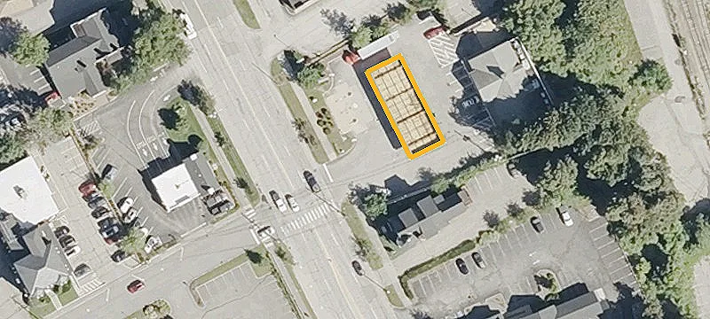 196 Main St