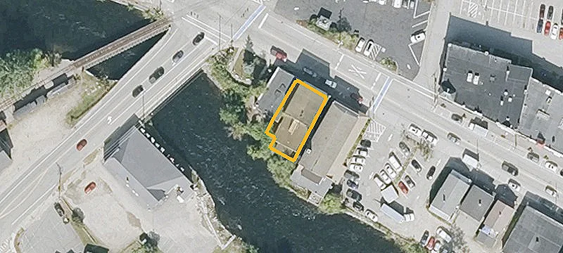 300 Main St
