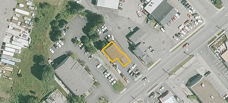 586 Lafayette Rd