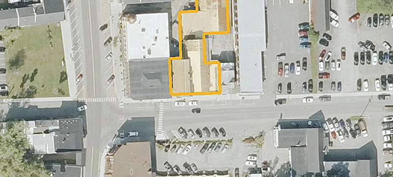 12 Middle St