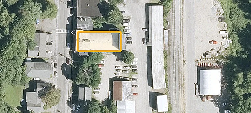 16 Railroad Sq