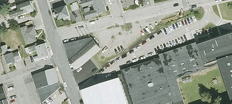 Chestnut St