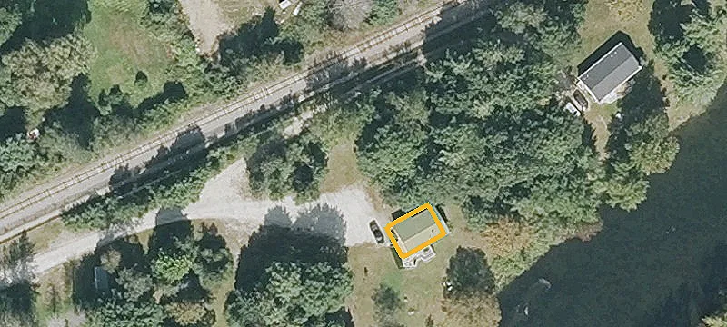 37 Riverside Dr