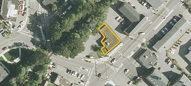 653 Islington St