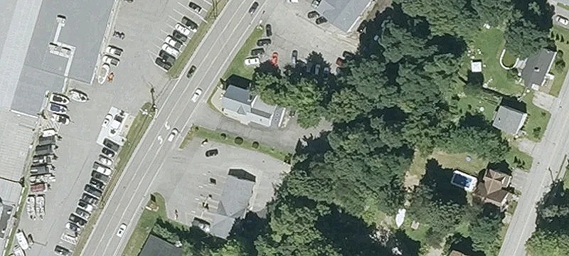 957 Un Ave