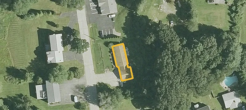 29 Riverside Dr