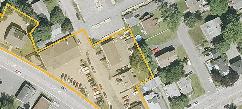 6 Laurier St