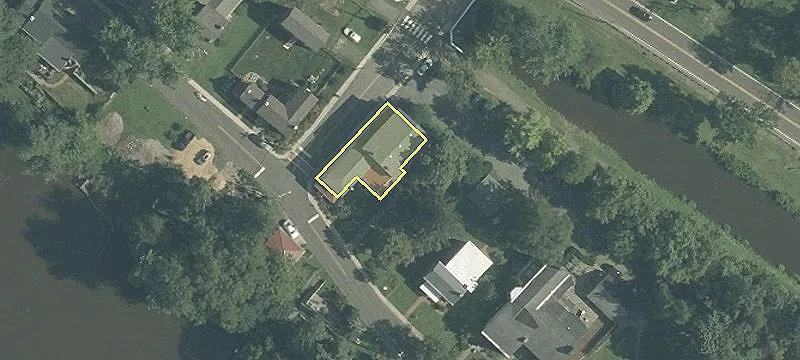 36 Riv Dr