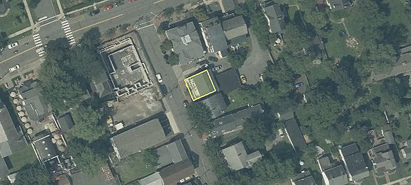 8 Seminary Ave