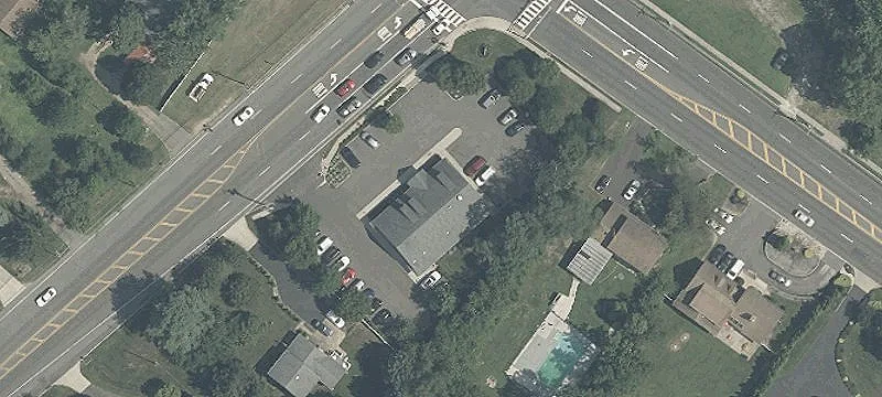 400 Greentree Rd