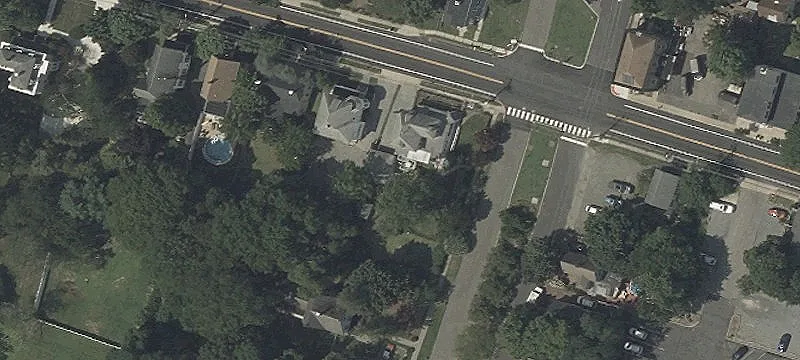 715 Bay Ave