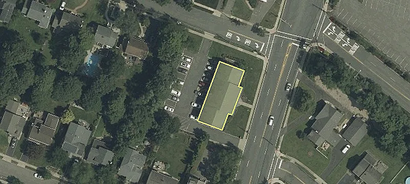 6 Pompton Ave