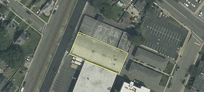 390 Railroad Ave