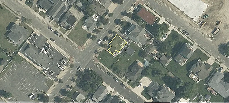 718 Bay Ave