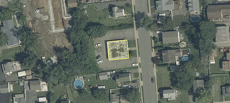 8 Mead Ave