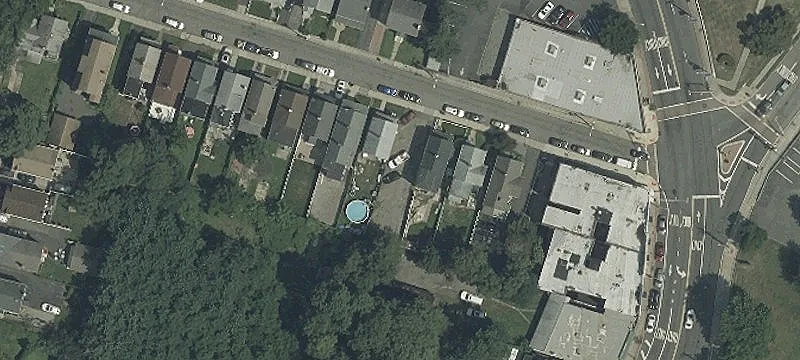 Llewellyn Ave