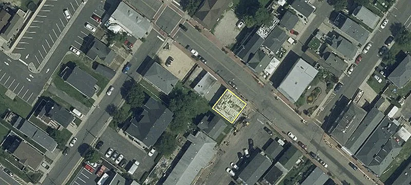 157 Bay Ave