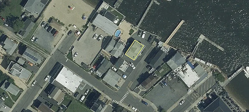 70 Shrewsbury Ave