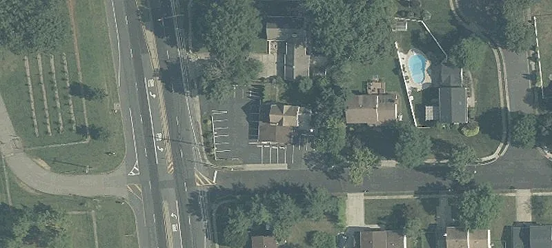 68 Ryders Ln