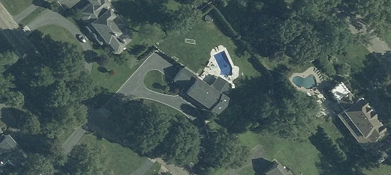 29 Riverside Dr
