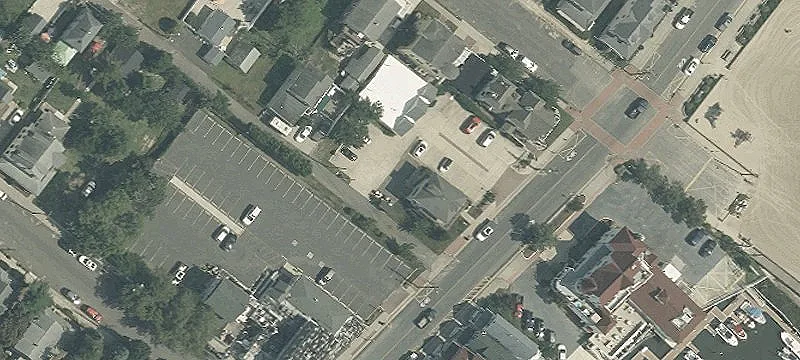 807 Bay Ave