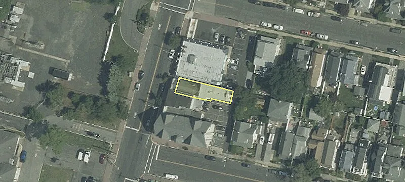 906 Main St