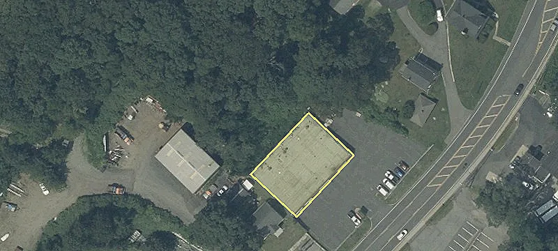 52 Lakeside Blvd